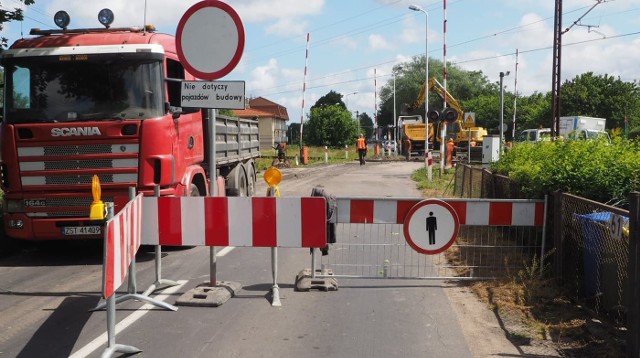 Trwa remont na torach kolejowych na ul. Lechickiej w Koszalinie.