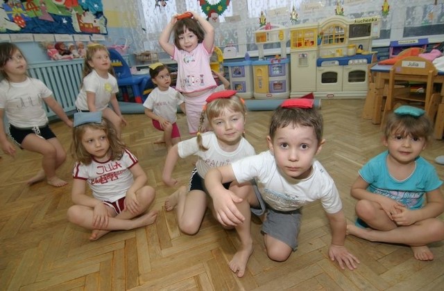 Dzieci z Promyczka podczas zajęć gimnastycznych.