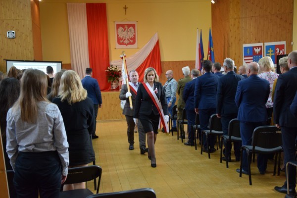 Uroczysta sesja Rady Powiatu Włoszczowskiego. Przybyło wielu gości [ZDJĘCIA] 