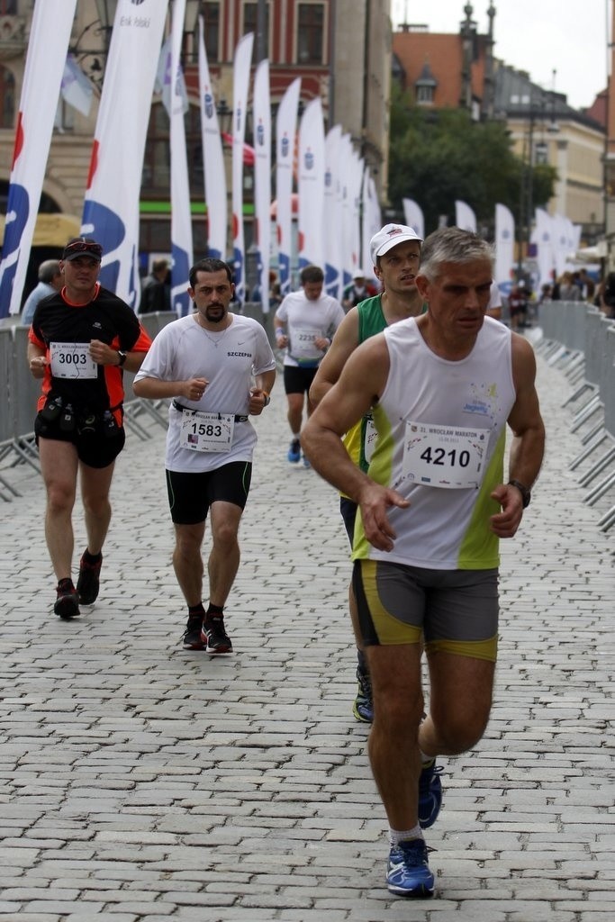 Maraton Wrocław - ZDJĘCIA - zawodnicy z numerami 3001 - 3200