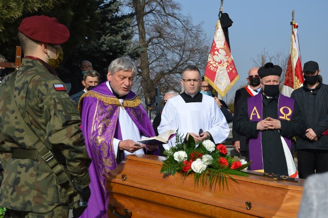 Uroczystości pogrzebowe Doroty Franaszkowej na cmentarzu w Proszowicach