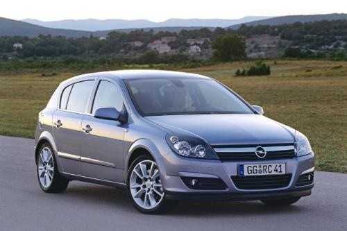 Fot. Opel: Opel Astra III ma nowoczesny design nadwozia, co ma przyciągnąć nabywców.