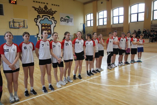 Reprezentacje szkół miejskich w Chełmnie rywalizowały w koszykówkę