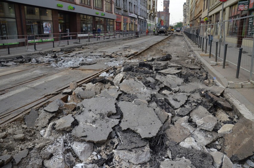 Wrocław: Remont Krupniczej. Na ulicy nie ma już asfaltu i torowiska (FILMY, GALERIA ZDJĘĆ)