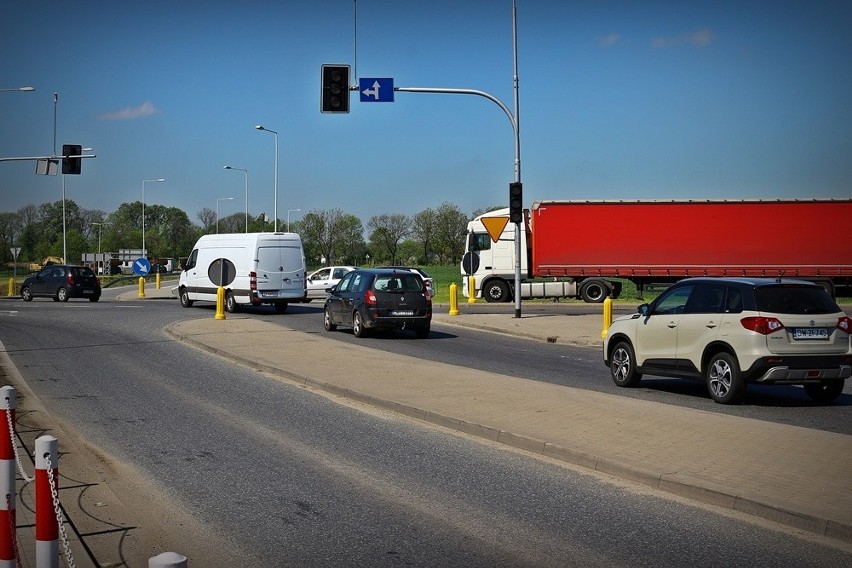 Miesiąc bez świateł na ważnym skrzyżowaniu obwodnicy Wrocławia