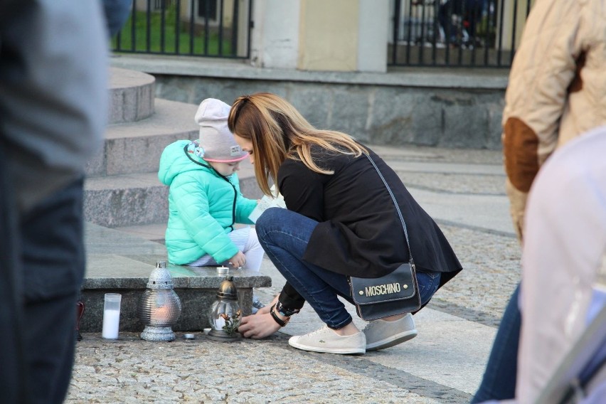 Modlitwa za Alfiego Evansa w Białymstoku. Białostoczanie odmówili różaniec w intencji chłopca (zdjęcia, wideo)