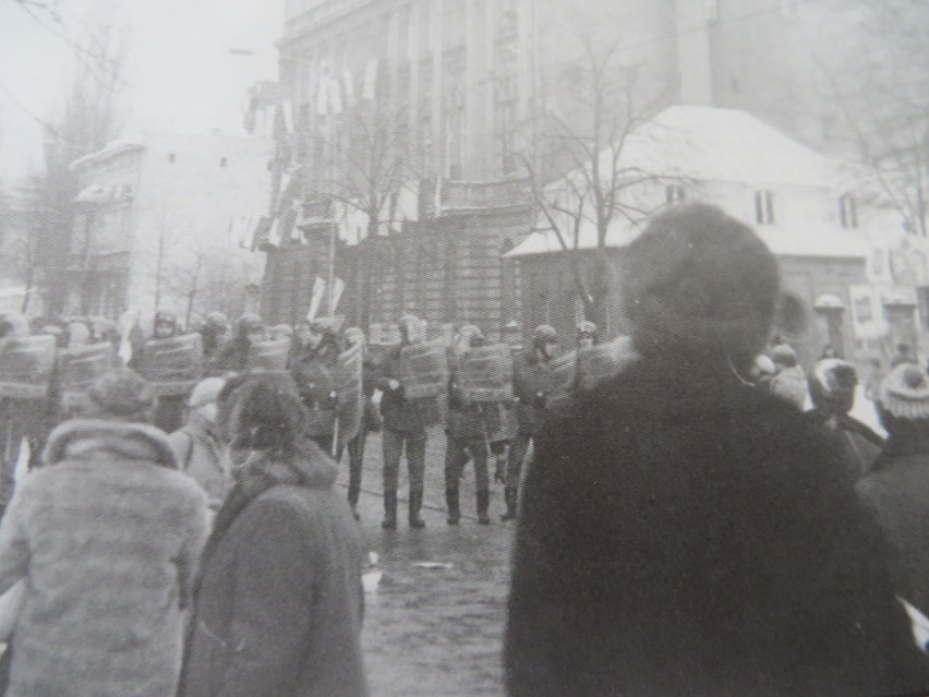 Stan wojenny: 13 grudnia 1981 rok. Co działo się w Łodzi w czasie stanu wojennego? Stan wojenny w Łodzi na zdjęciach