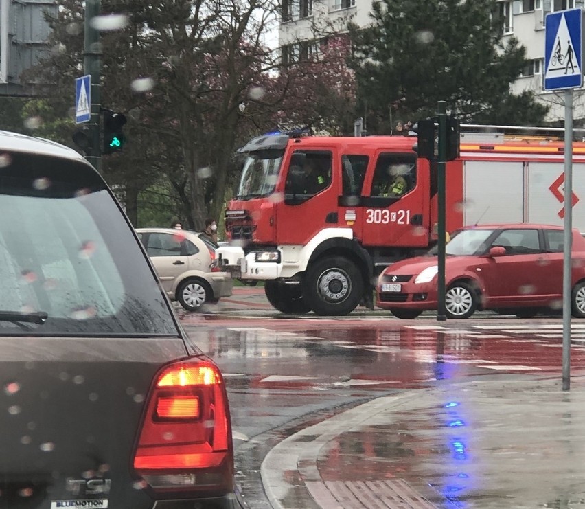 Kraków. Wypadek na obwodnicy miasta. Kierowcy w centrum utknęli w wielkich korkach [ZDJĘCIA]