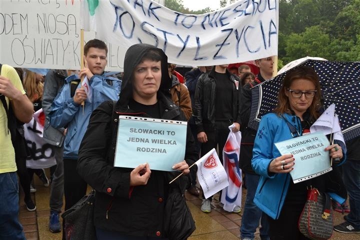 Częstochowa: Protest w obronie I Liceum Ogólnokształcącego...