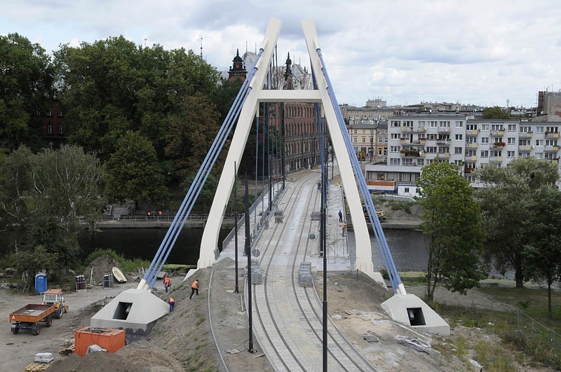 Już w poniedziałek nowy most tramwajowy przejdzie próbę...