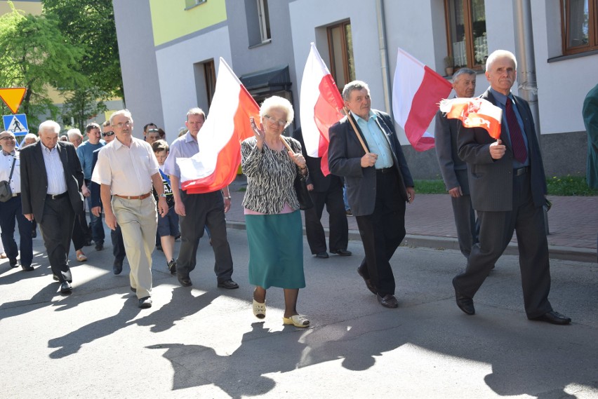 Pochód 1 Majowy w Zawierciu: Kilkadziesiąt osób wzięło...