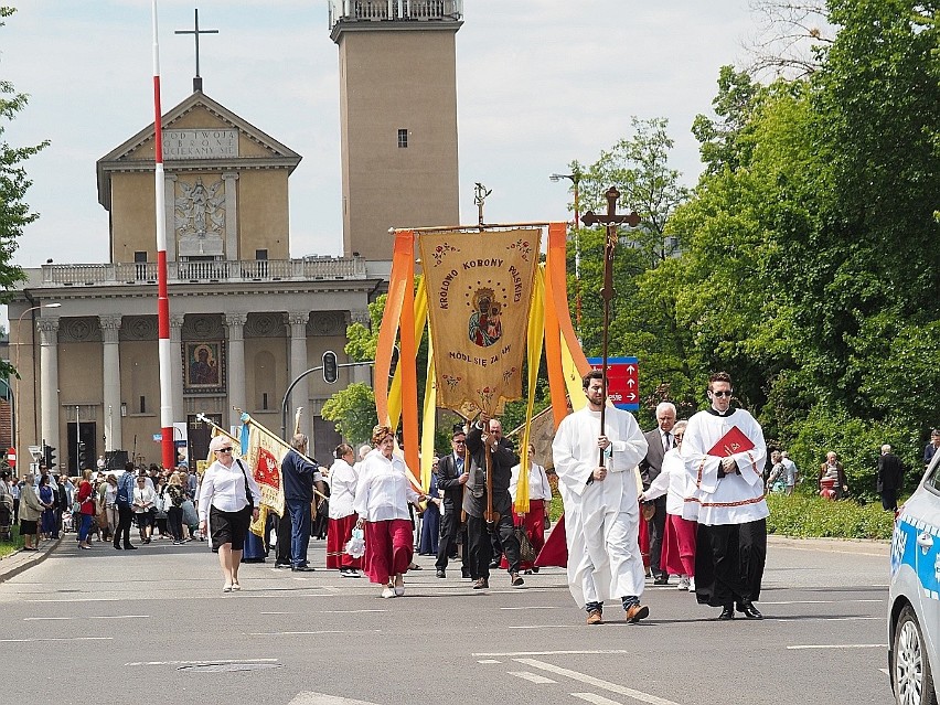 Boże Ciało w Łodzi - uroczyste procesje w parafiach w całym mieście. ZDJĘCIA
