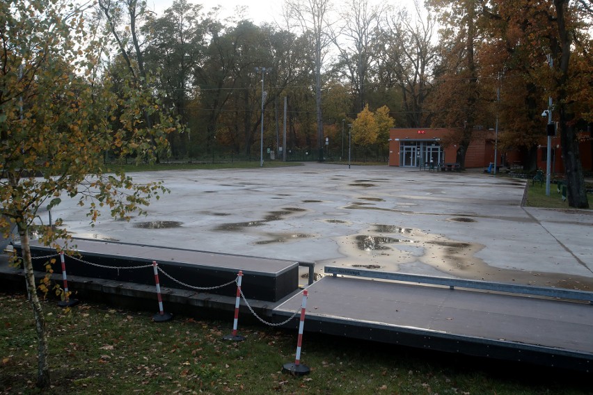 Lodowisko na Arkonce w Szczecinie. Rozpoczęły się przygotowania. Sprawdź ceny!