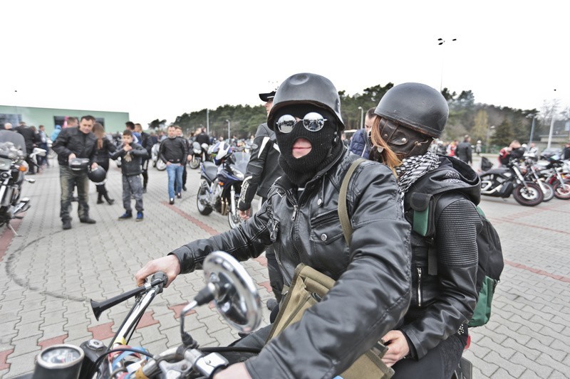 Najpierw była msza, potem w asyście policjantów z...