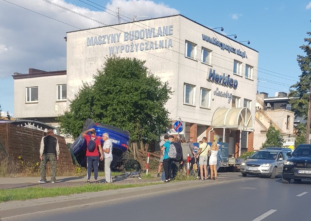 W czwartek, 2 września na skrzyżowaniu ulic Głuchowskiej i Ostatniej doszło do tragicznego wypadku. 45-letni rowerzysta zginął przygnieciony przez samochód marki Jaguar.