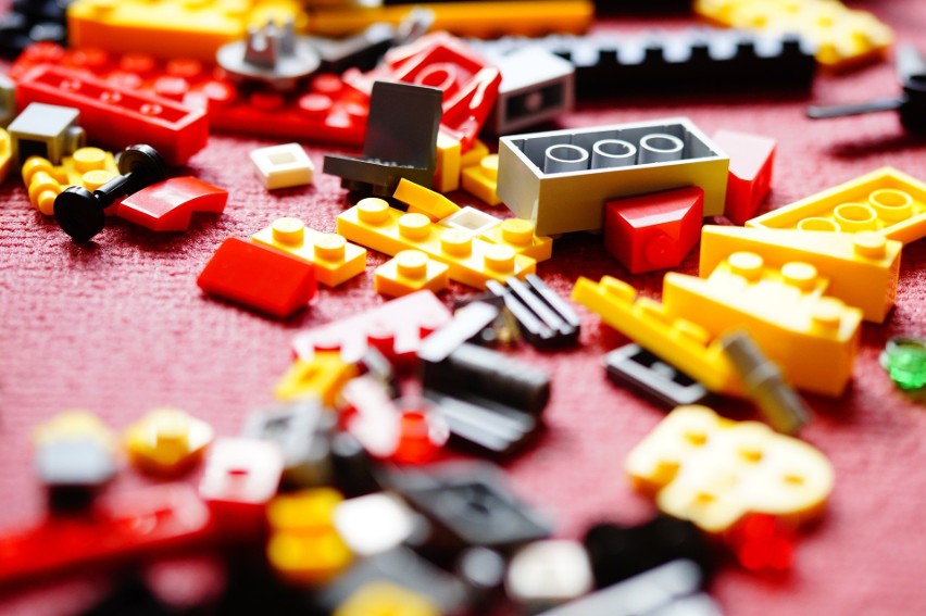 Specjalne kapcie od Lego | Gazeta Krakowska