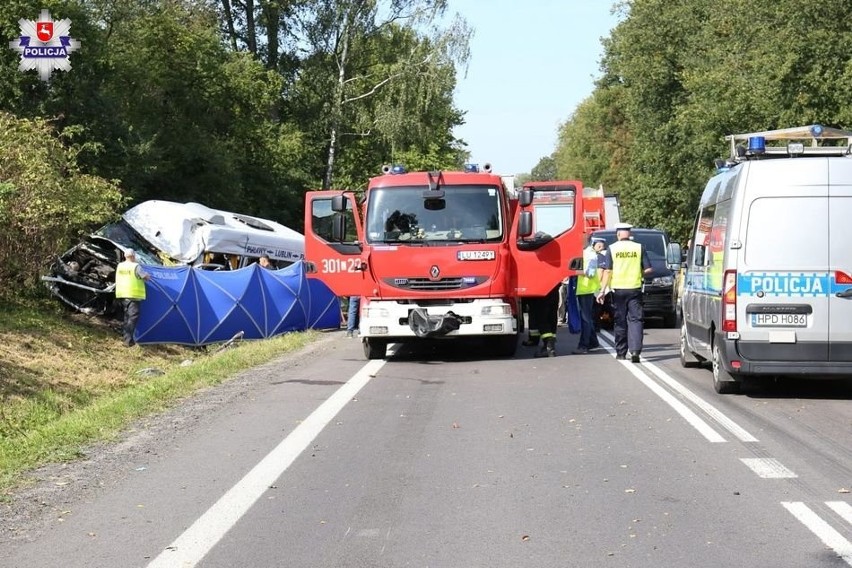 Tragiczny wypadek busów w Garbowie. Jedna osoba nie żyje, kilkanaście jest rannych (ZDJĘCIA)