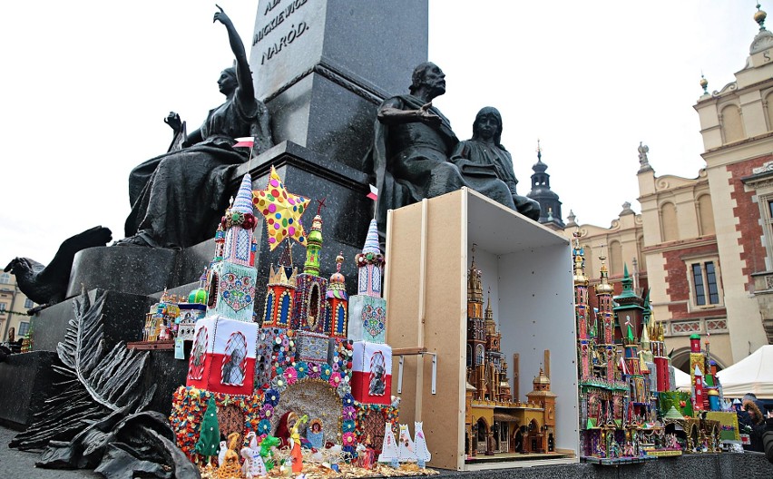 76. Konkurs Szopek Krakowskich. Po prezentacji na estradzie Targów Bożonarodzeniowych trafiły do Celestatu [ZDJĘCIA]