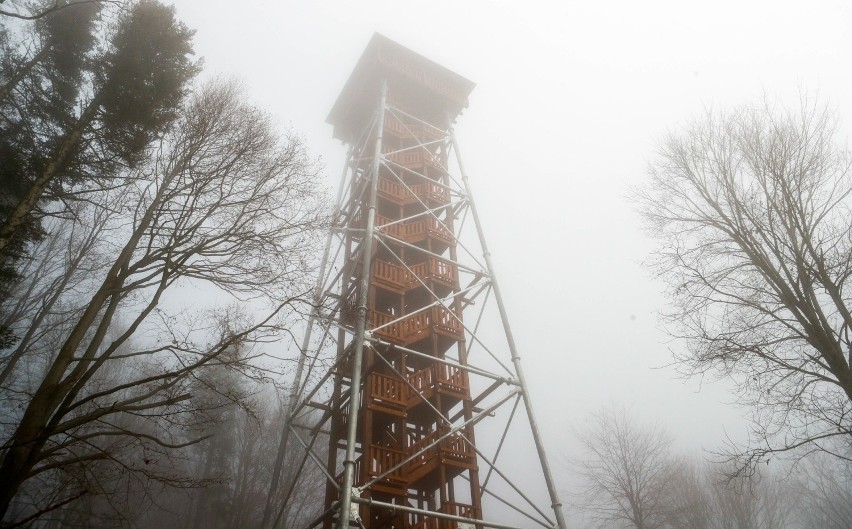 Wieża widokowa w Mucznem w Bieszczadach bije rekordy popularności. W ciągu pierwszego roku odwiedziło ją 100 tysięcy turystów [ZDJĘCIA]