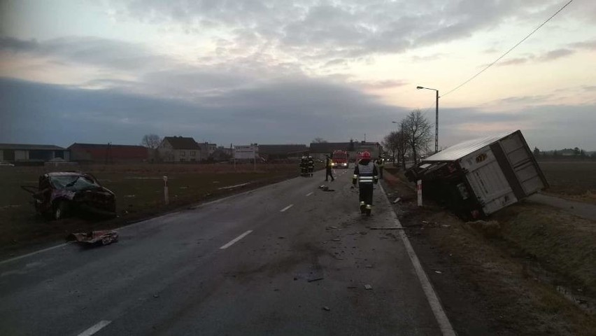 Krotoszyn: Poważny wypadek w Biadkach. Kierowca wyrzucony z...