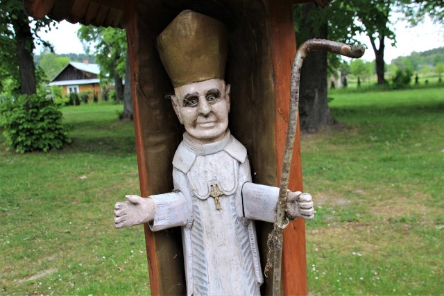 Rzeźba Jana Pawła II w Bondyrzu