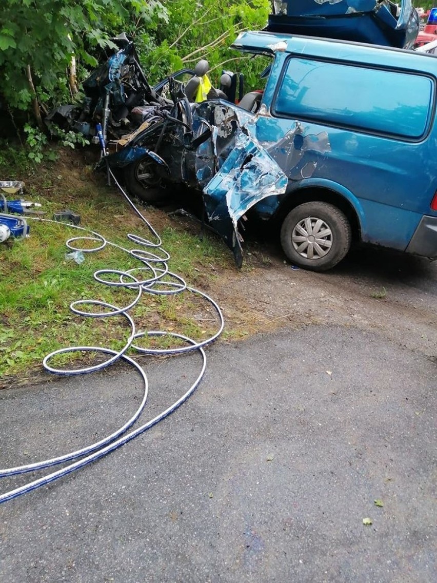 Śmiertelny wypadek w Mierzeszynie, gmina Trąbki Wielkie 6.07.2020 r. Jedna osoba nie żyje. Zdjęcia