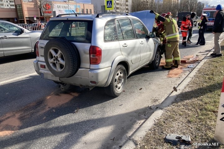 Wypadek w Stalowej Woli. Dwie osoby ranne w zderzeniu trzech samochodów [ZDJĘCIA]