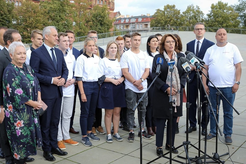 Wybory parlamentarne 2019. Małgorzata Kidawa-Błońska w woj. zachodniopomorskim. Szybki objazd po regionie kandydatki opozycji na premiera 