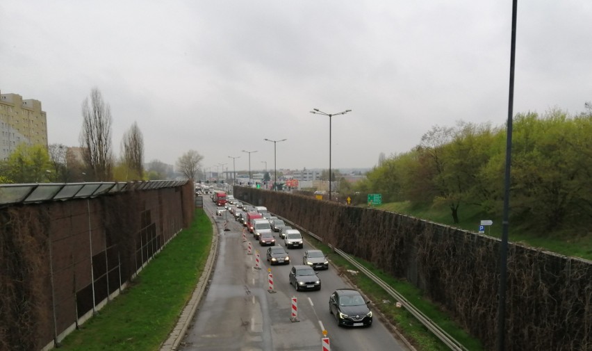 Kraków. Gigantyczne korki na ulicy Opolskiej z powodu budowy tunelu ZDJĘCIA