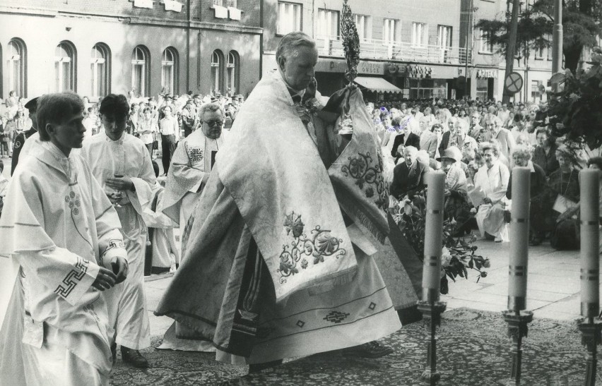 Zdjęcia z archiwum Jacka Tomeczka dokumentują przebieg jego...