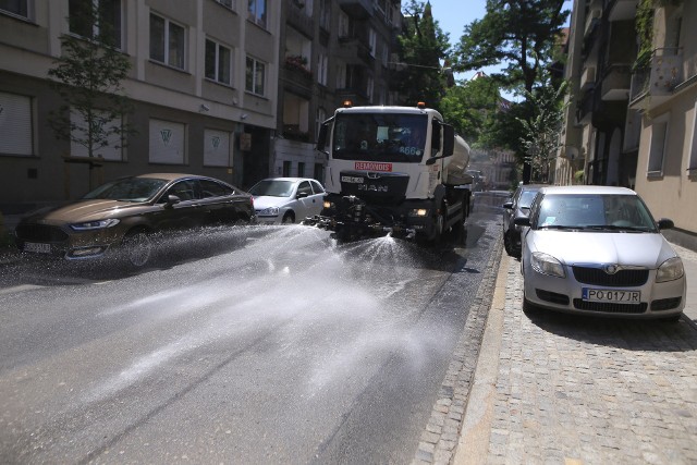 W środę, 20 lipca na ulice Poznania wyjechały polewaczki.