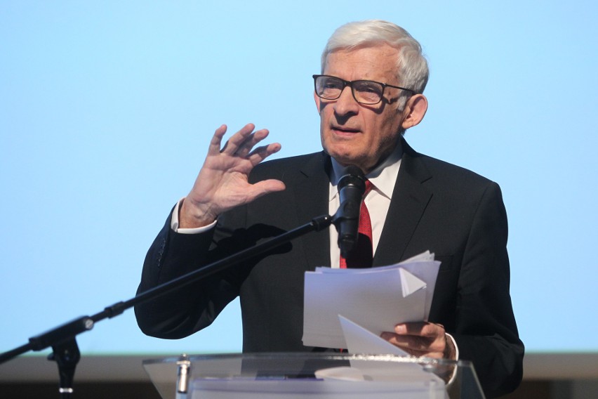 Profesor Jerzy Buzek był jednym z uczestników debaty pt....