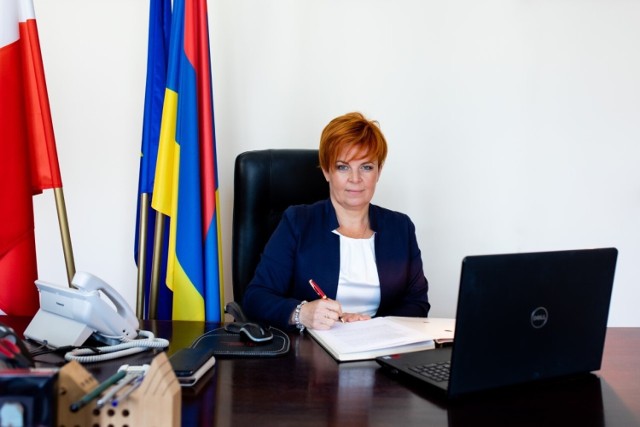 Burmistrz Cieszyna Gabriela Staszkiewicz zachęca do zaszczepienia się przeciwko COVID-19.