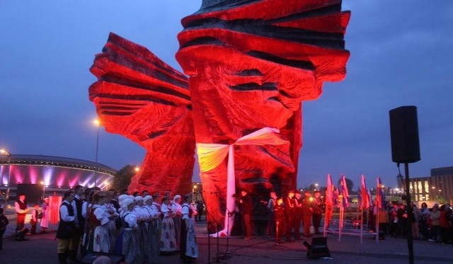 Uroczystości 95. rocznicy wybuchu III Powstania Śląskiego odbyły się pod pomnikiem powstańców śląskich w Katowicach