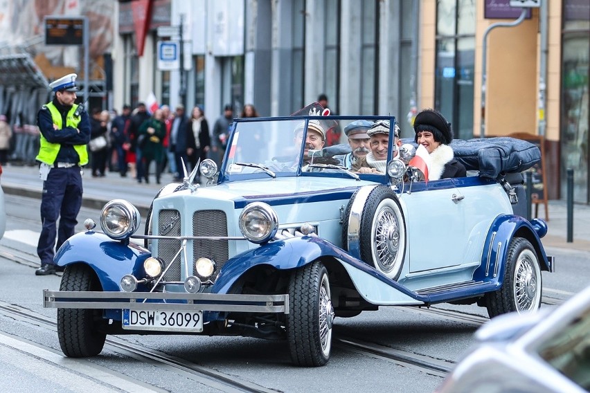 Radosna Parada Niepodległości tuż po godzinie 10 wyruszyła...