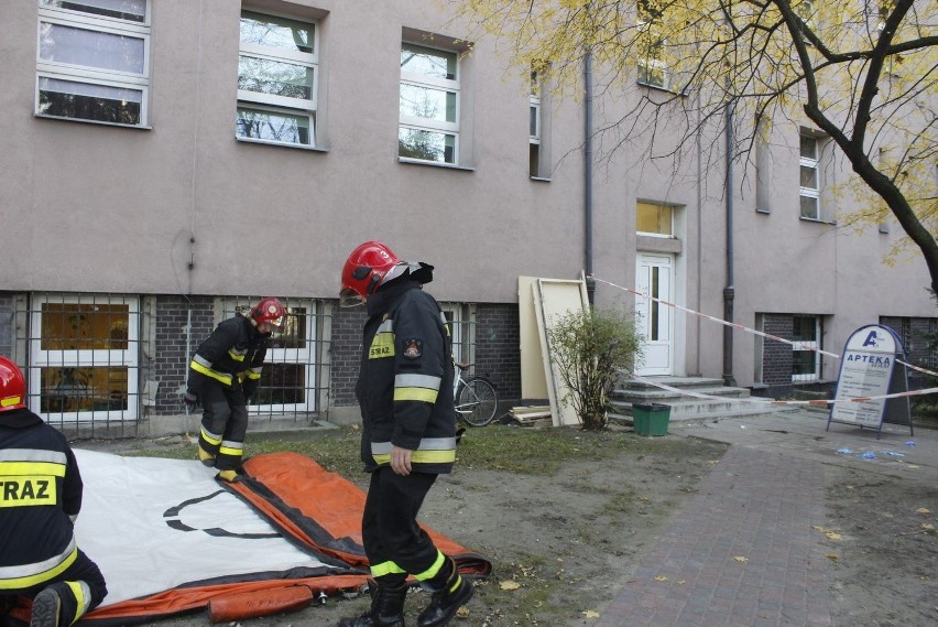 Próba samobójcza w szpitalu WAM. Mężczyzna wyskoczył z...