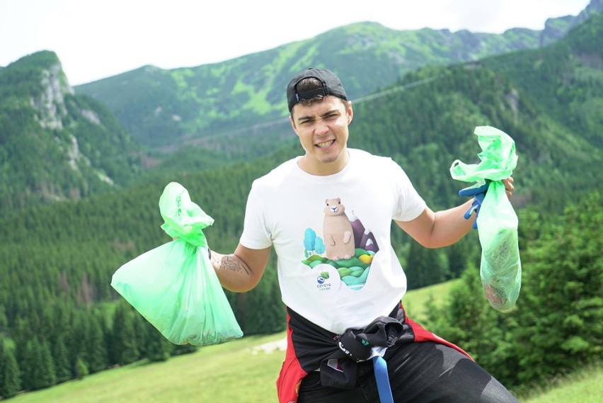 Sprzątali tatrzańskie szlaki. Znieśli z nich 220 kg śmieci [ZDĘCIA]