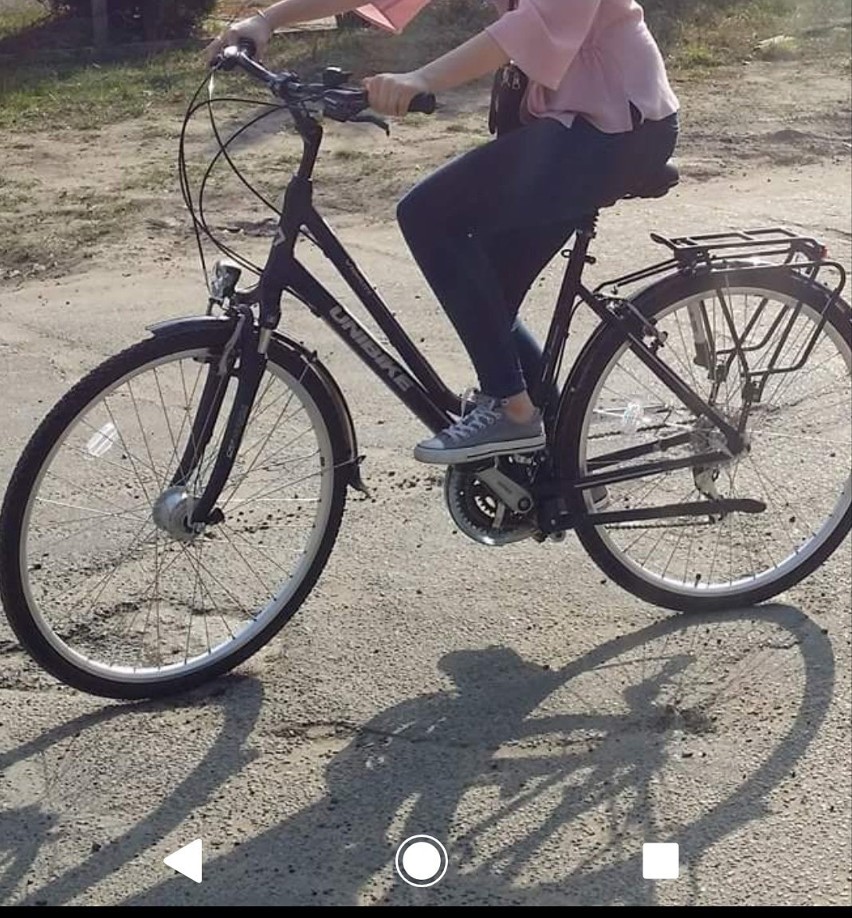 Kradzież roweru przy Mickiewicza w Toruniu. Są zdjęcia złodziei! Pomóżmy ich złapać!