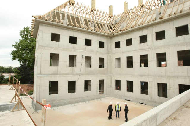 Pierwszy prace przy budowie biblioteki archidiecezji wrocławskiej, tuż przy ul. św. Józefa i bulwaru nad Odrą, ruszyły w grudniu 2013 roku. Budowa powinna się zakończyć na początku przyszłego roku.