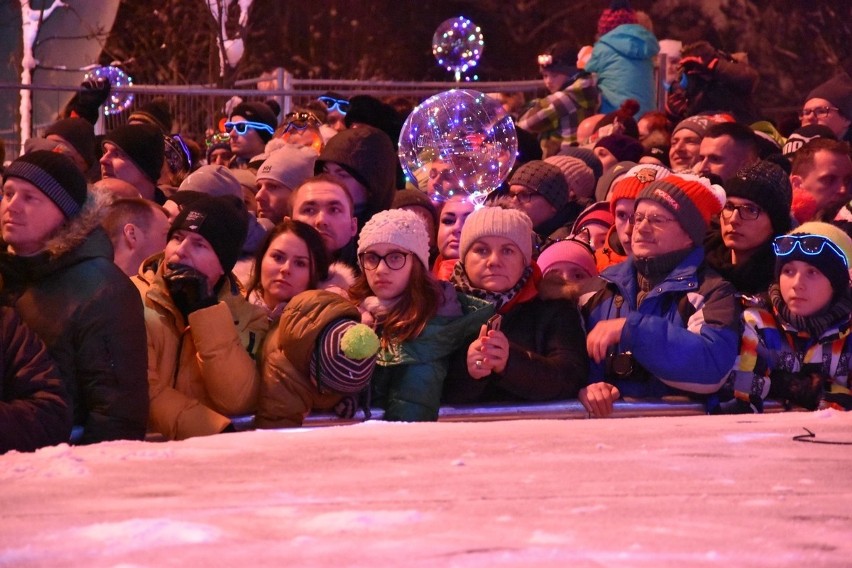 Sylwester 2018 w Zakopanem. Tak na Równi bawiła się publiczność oraz VIPy (w tym marszałek sejmu)