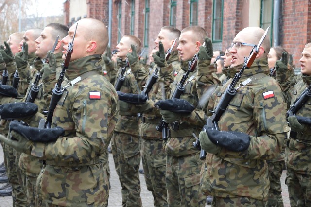 W Świebodzinie ponad 80 żołnierzy złożyło przysięgę wojskową.
