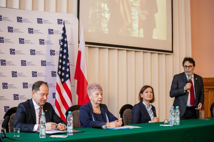 Ambasador USA Mark Brzeziński pojawił się na Uniwersytecie w...