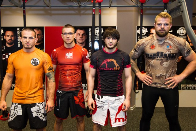 Czterech uczestników gali KSW 24. Od lewej: Borys Mańkowski, Mateusz Gamrot, Anzor Ażyjew i Karol Bedorf