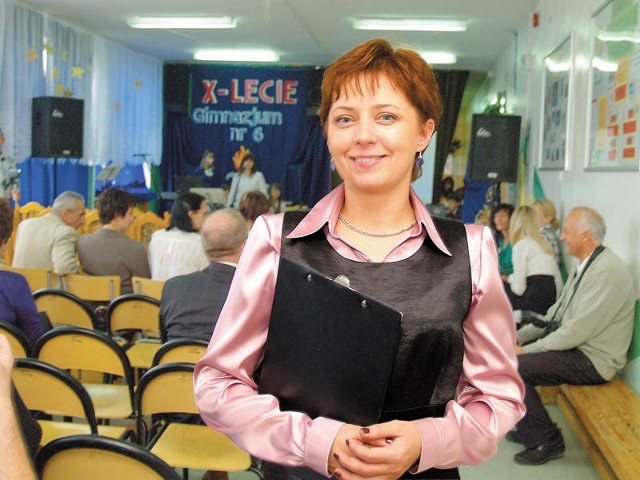 Ewa Mikitiuk poprowadziła wczorajszą szkolną uroczystość w Gimnazjum nr 6.