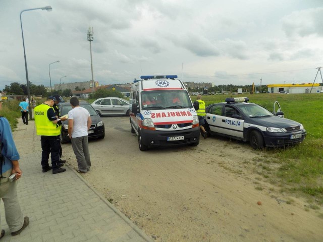 Policjanci zanotowali dane osobowe świadków zdarzenia.