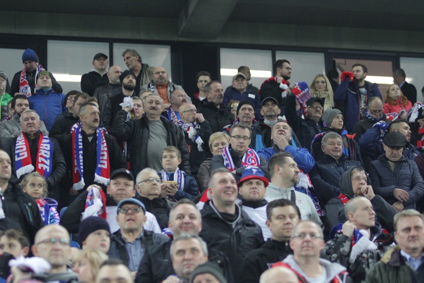 Górnik Zabrze - Śląsk Wrocław. Kibice odśpiewali hymn ZDJĘCIA KIBICÓW