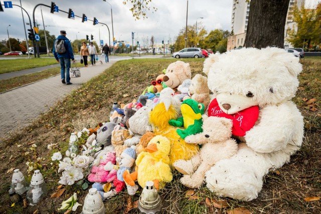 Do tragedii doszło na rondzie Inowrocławskim. W wyniku kolizji dwóch aut ucierpiała licząca 12 lat Wiktoria. Dziewczynka zmarła