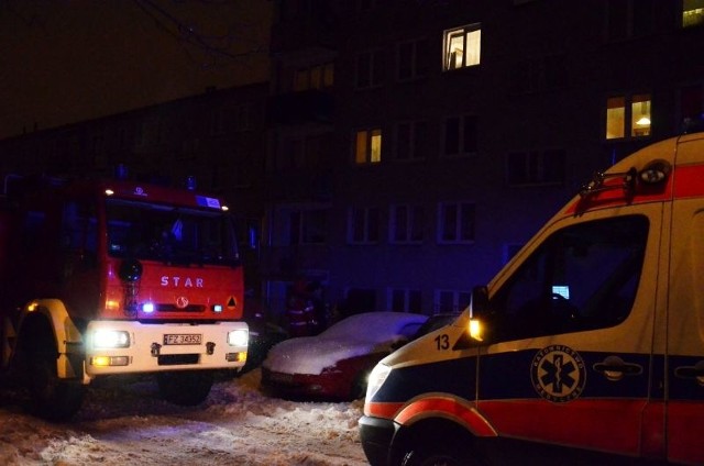 W mieszkaniu przy ul. Morelowej ulatniał się tlenek węgla. Na miejsce przyjechały straż pożarna i pogotowie.