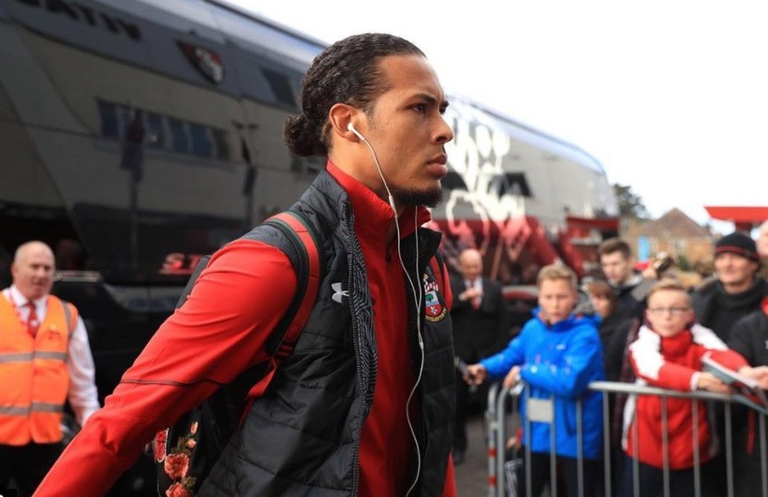 Transfery. Van Dijk ponad wszystko. Holender blisko odejścia z Southamptonu