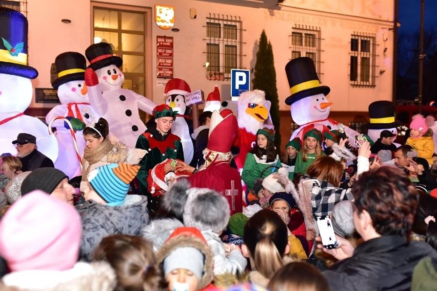 Mikołaj i jego orszak dotarli na rynek w Gdowie [ZDJĘCIA]